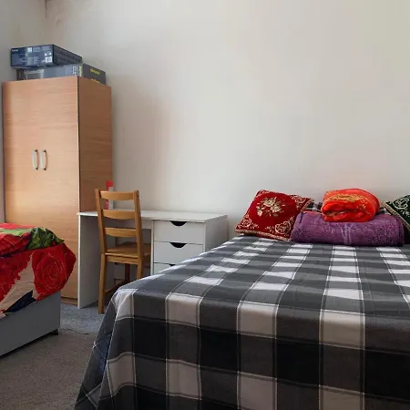 Double Bedroom Near The St Street Rail Station *