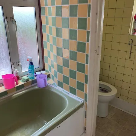 Double Bedroom Near The St Street Rail Station London