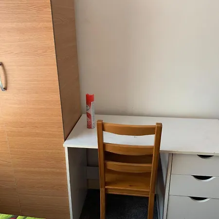Double Bedroom Near The St Street Rail Station * London