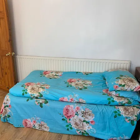 Double Bedroom Near The St Street Rail Station Guest house *