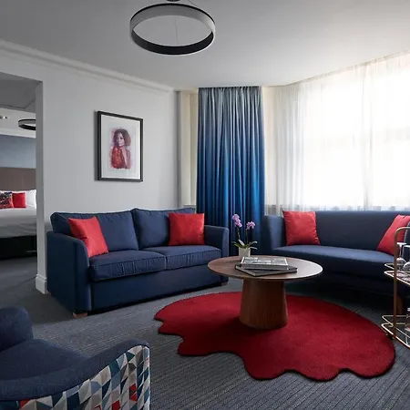 The Cumberland, Hotel