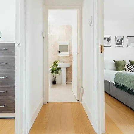 Charming 2 Bedroom Flat In The Heart Of Kings Cross,