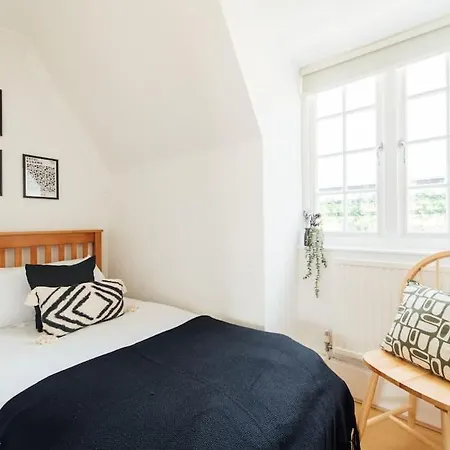 Charming 2 Bedroom Flat In The Heart Of Kings Cross,
