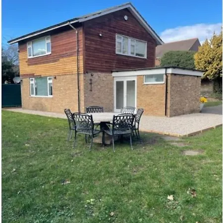 Unique 4 Bed Detached House In East