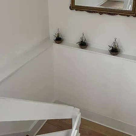 Unique 4 Bed Detached House In East Holiday home *