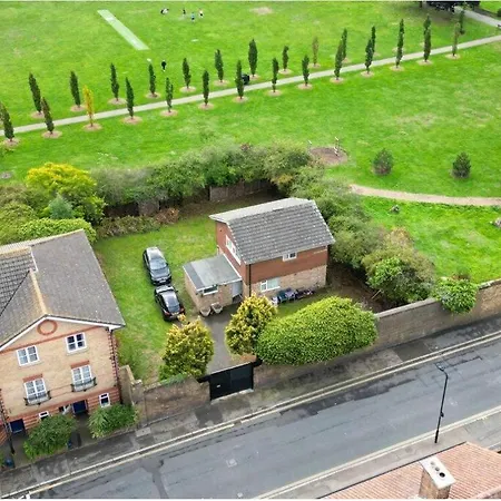 Holiday home Unique 4 Bed Detached House In East *