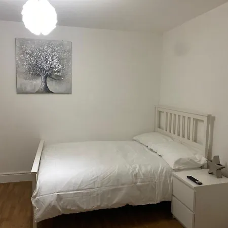 Apartment Streatham High Street *