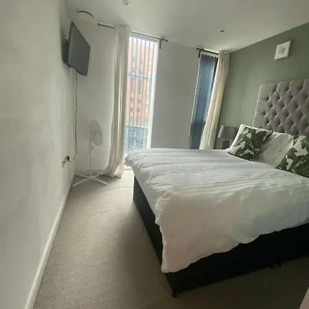 Avisa Stays- London. 2 Bedrooms With 2 Bathrooms. Croydon