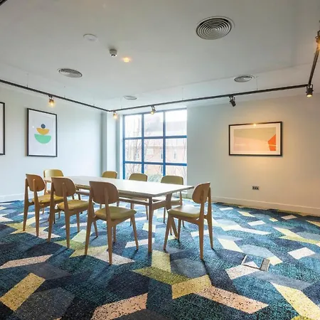 Holiday London Sutton By Ihg Hotel 4*