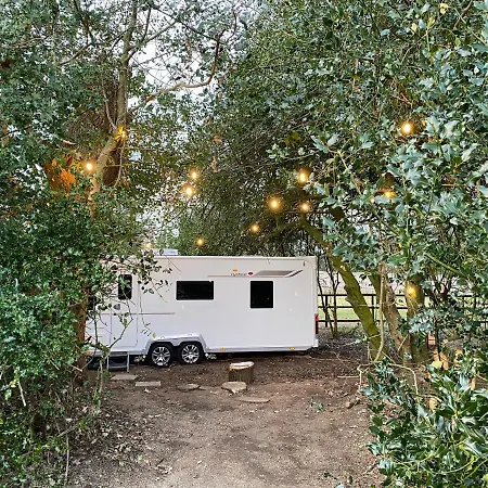 The Secret & Hideaway Caravan Lodge *