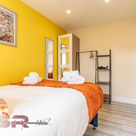 בית נופש Rush House By Sr Short Lets & Serviced Heathrow Windsor - Perfect For Monthly Relocation & Business Contractors Big Groups Northolt (Greater London)