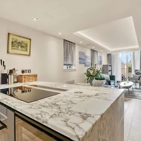 Canal Side Luxury 1 Bed Chelsea Apartment *
