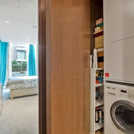 Canal Side Luxury 1 Bed Chelsea Apartment *