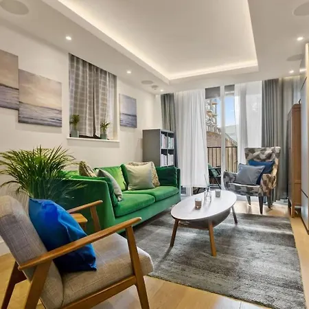 Canal Side Luxury 1 Bed Chelsea Apartment