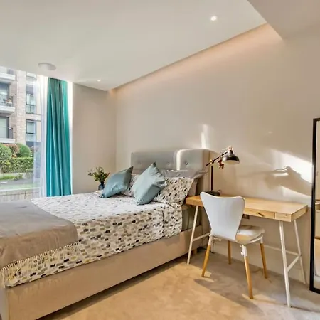Canal Side Luxury 1 Bed Chelsea Apartment London