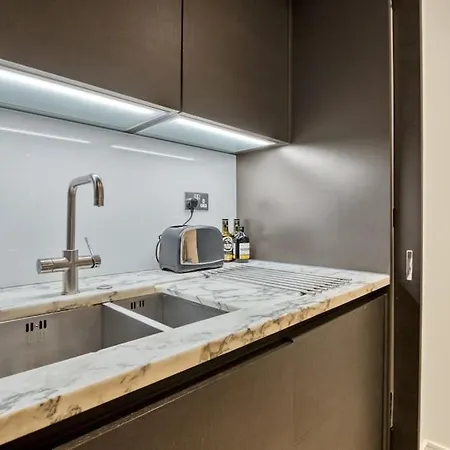 Canal Side Luxury 1 Bed Chelsea * London