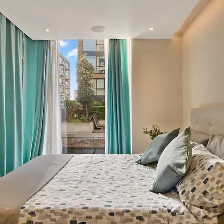Canal Side Luxury 1 Bed Chelsea London