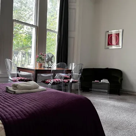 Hyde Park Has Private Balcony With Tranquil Garden View Londres
