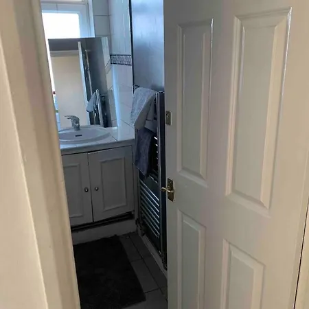 Entire 2 Bedroom London