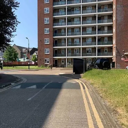 Entire 2 Bedroom Apartment *