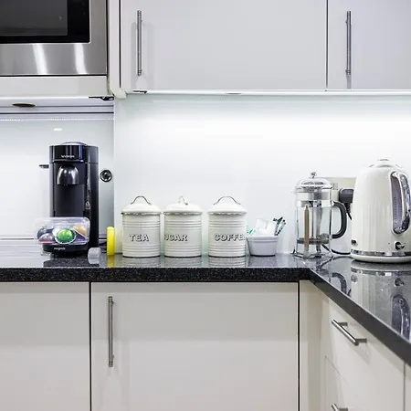 Hyde Park Hideaway Sleeps 6