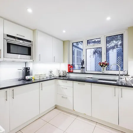 Hyde Park Hideaway Sleeps 6 London