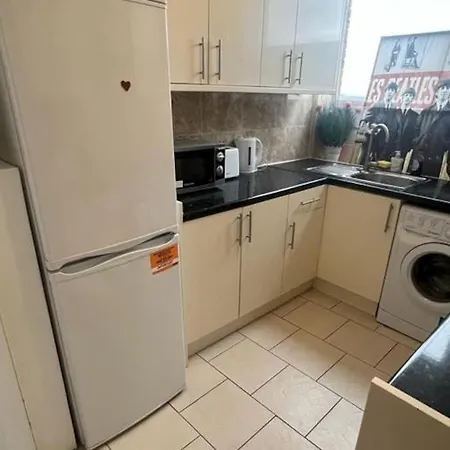 2 Bedroom Flat In Appartamento