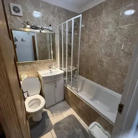 2 Bedroom Flat In