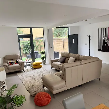 Luxury 4 Bed Apartment London