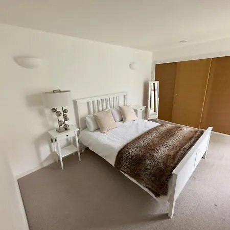 Apartment Luxury 4 Bed *