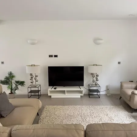 Luxury 4 Bed Apartment
