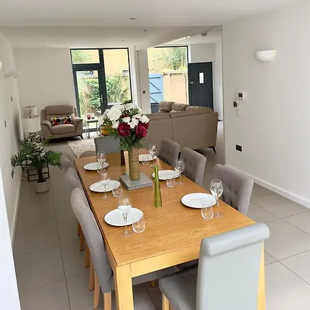 Luxury 4 Bed Apartment London