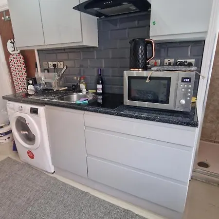 Apartment Small Cozy Zone 1 *