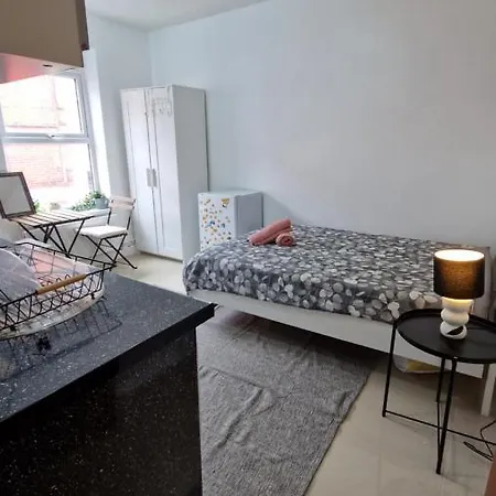 Small Cozy Zone 1 * London