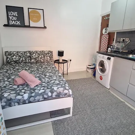 Small Cozy Zone 1 * London