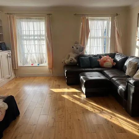 Close To Wimbledon Tennis * London