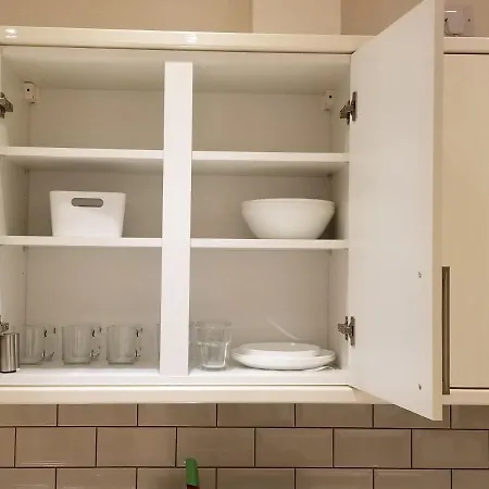 London Luxury 4 Bedroom Sleeps 12 People With 4 Bathrooms 1 Min Walk From Station Apartment Wanstead