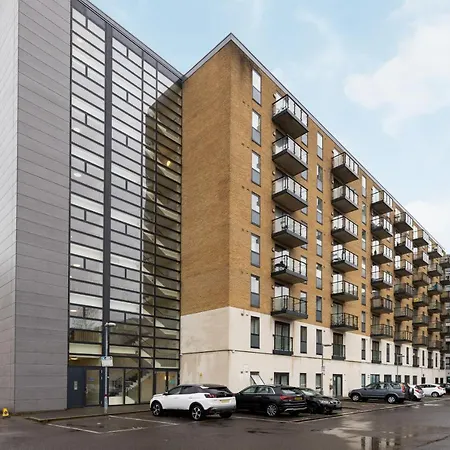 The Wimbledon Collection Apartment *
