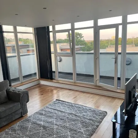 Apartment Luxury 2 Bed 2 Bath Penthouse Hendon