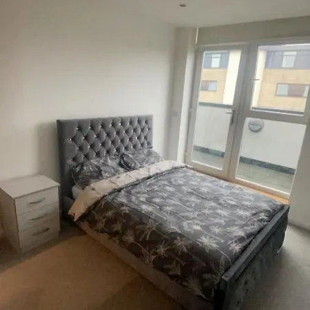 Luxury 2 Bed 2 Bath Penthouse Apartment Hendon