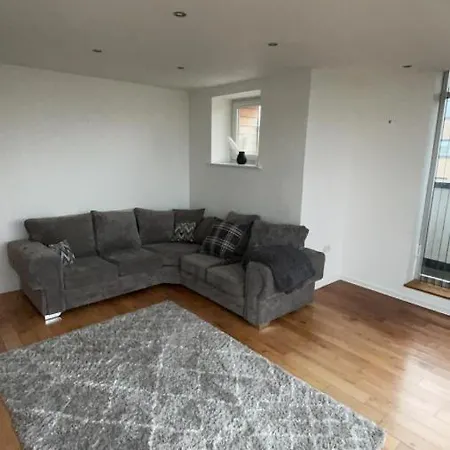 Luxury 2 Bed 2 Bath Penthouse Hendon