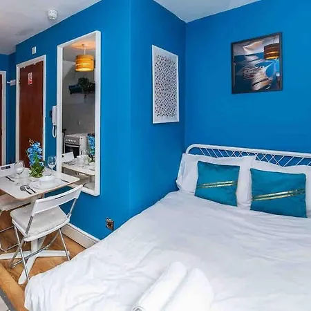 Hyde Park Studio 6 * London