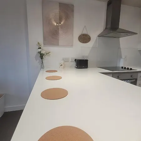 Amazing London 1 Bedroom Flat In Astral House As18 *