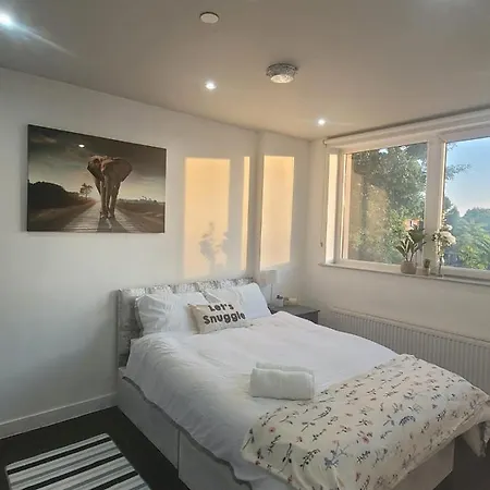 Amazing London 1 Bedroom Flat In Astral House As18 Norbury (Greater London)