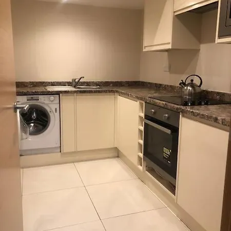 Flat In North Acton * London