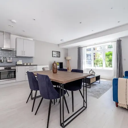 The Isleworth Collection Apartment