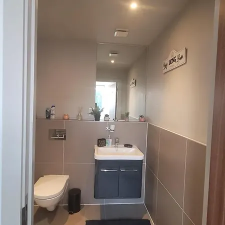 Amazing London 1 Bedroom Flat In Astral House As18 Apartment *