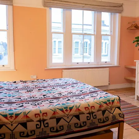 Stunning 3-bedroom Townhouse In Superb Location Holiday home