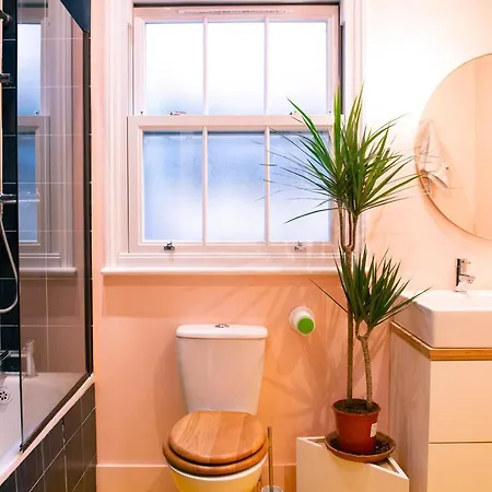 Holiday home Stunning 3-bedroom Townhouse In Superb Location London