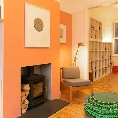 Stunning 3-bedroom Townhouse In Superb Location Holiday home